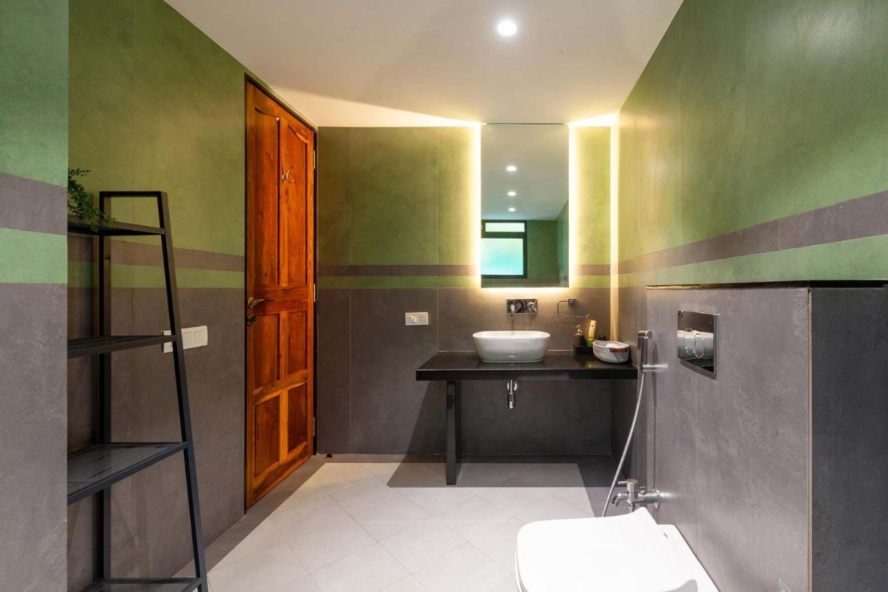 Villa Sereno By Stayvista - An Elegant And Entertaining Retreat Featuring A Swimming Pool, Outdoor Jacuzzi, Modern Interiors, And A Snooker Table Alībāg Eksteriør bilde